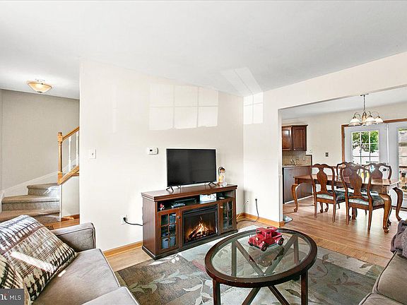 5th image of 2919 Lexington Ct