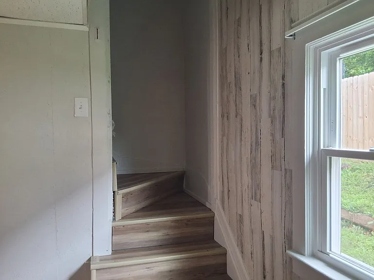 109 E Main St — Photo 11
