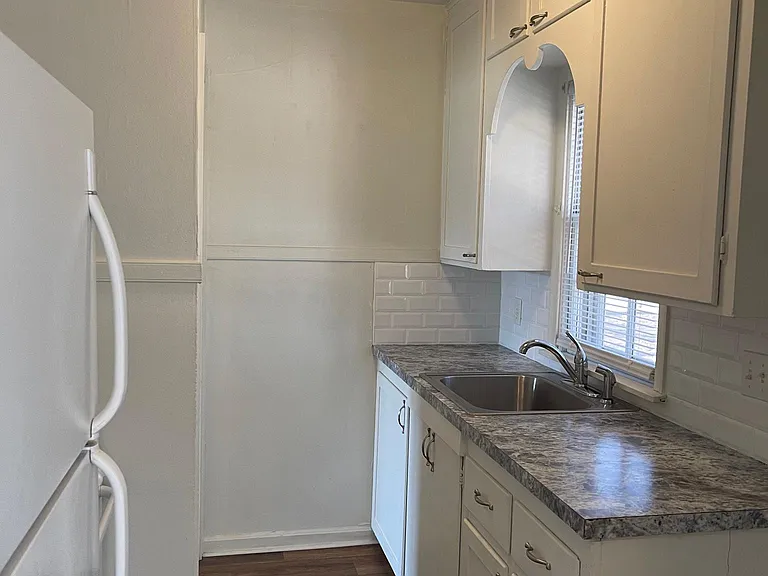 225 S Evergreen Ln — Photo 2
