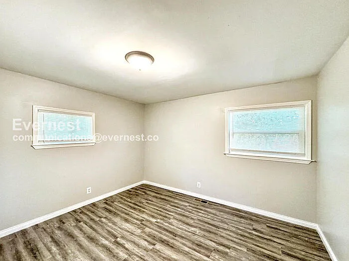 1814 Portland St — Photo 9