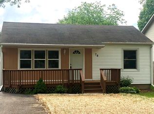 78 Barberry Dr, Crystal Lake, IL 60014