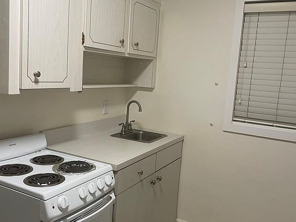 Kitchen - lots of light