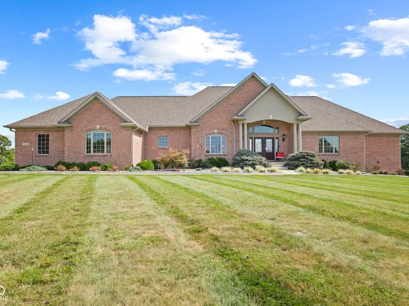 3199 Falcon Crest Dr, Martinsville, IN 46151