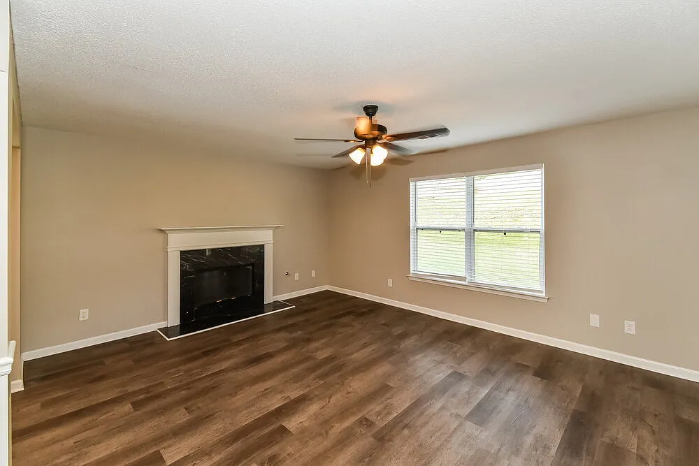 3 bed, 2.5 bath, 2197 sqft, $1,910 — Photo 2