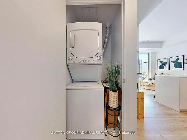 500 Dupont St #502 — Photo 12