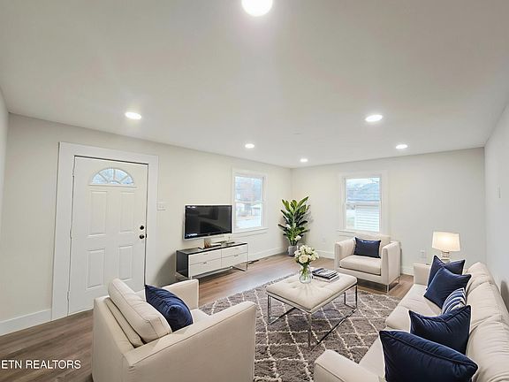 3rd image of 3824 Catalpa Ave