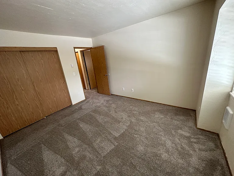 Oak Tree Apartments — Photo 43