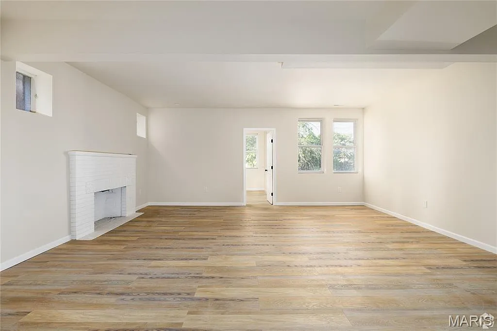 3 bed, 2.0 bath, 9681 sqft, $1,795 — Photo 2