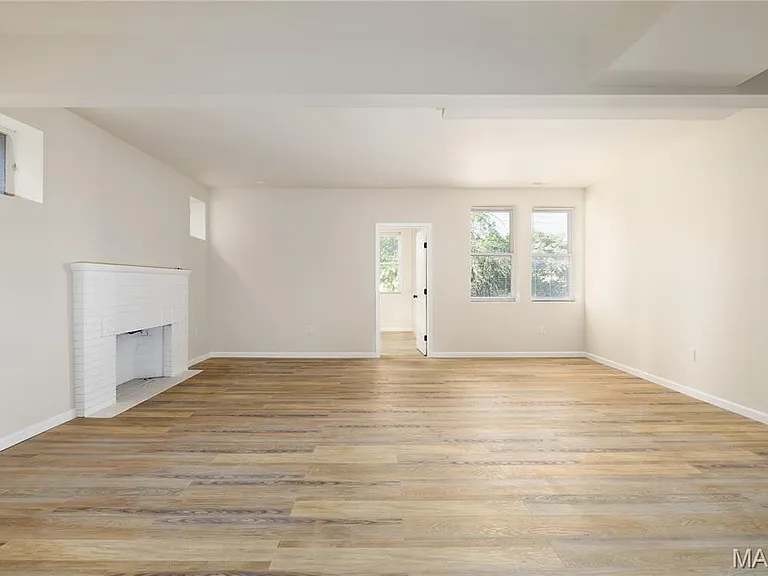 5909 Cates Ave — Photo 2