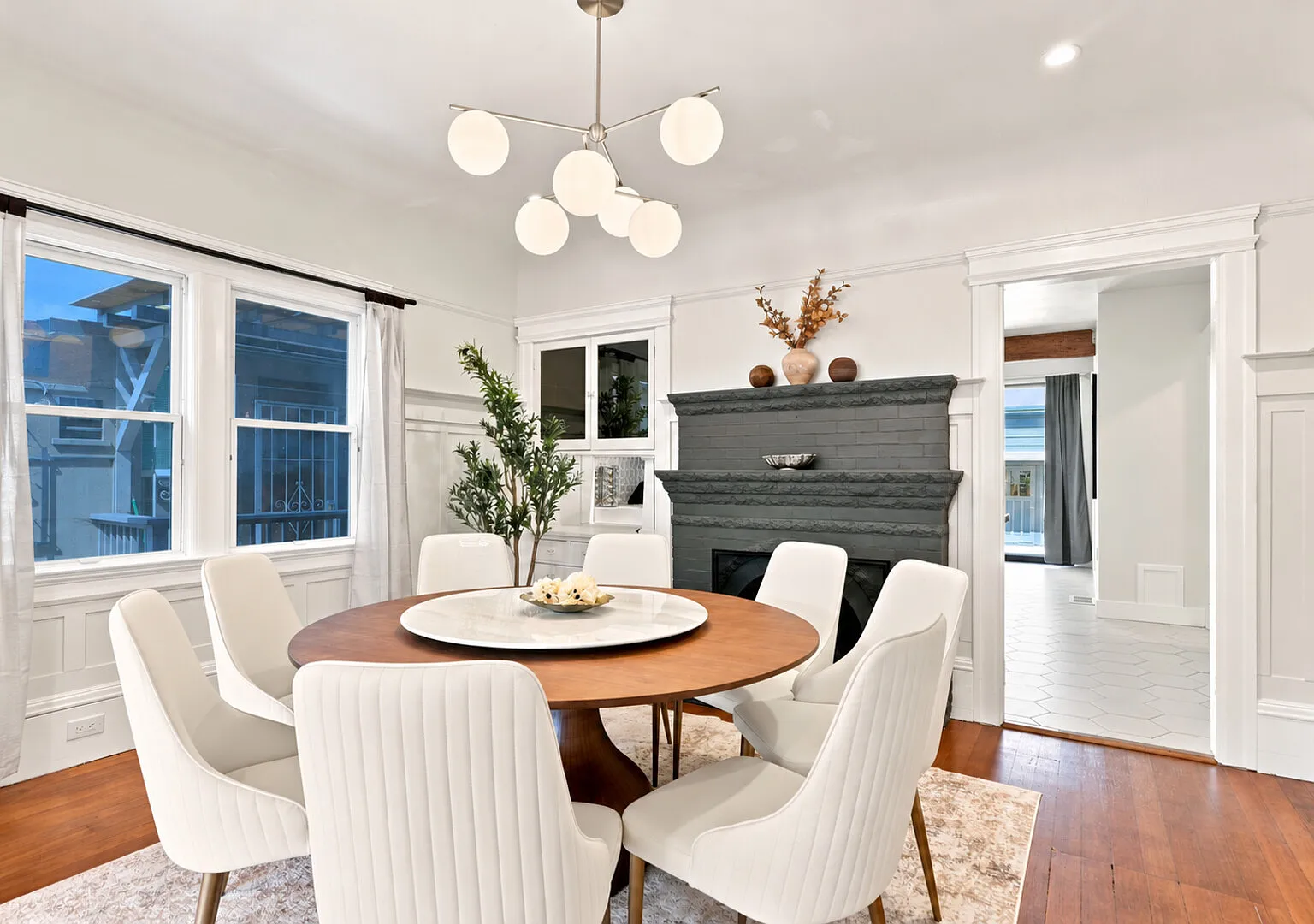 Restored Lake Merritt Victorian Retreat — Photo 3