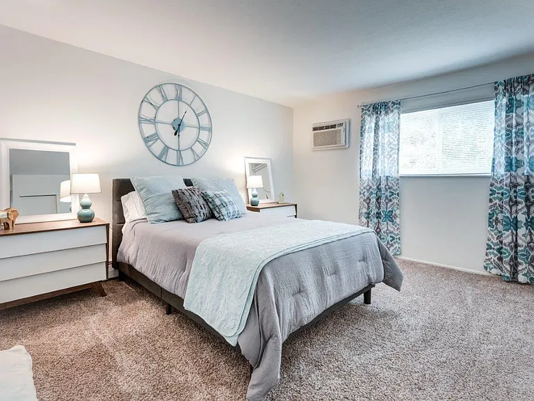 Lakeshore Drive Apartment Homes — Photo 14