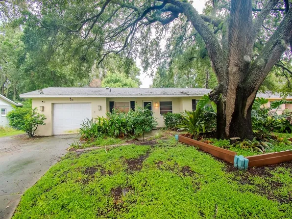 210 NW Lincoln Cir N, Saint Petersburg, FL 33702