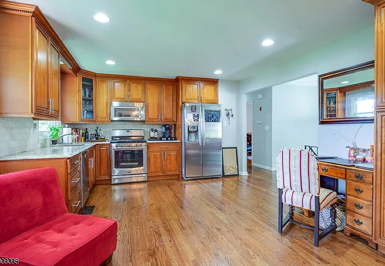 14 Ash Ln — Photo 2