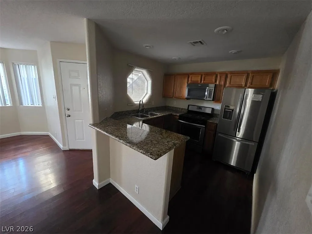 3 bed, 2.0 bath, 1163 sqft, $1,450 — Photo 4