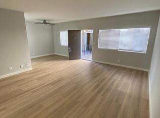 18375-1 Collins St #220, Tarzana, CA 91356