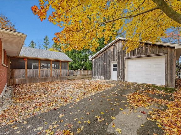 3rd image of 1297 Queens Bush Rd