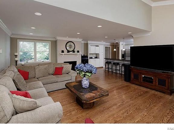 3rd image of 12915 Woodlark Ln