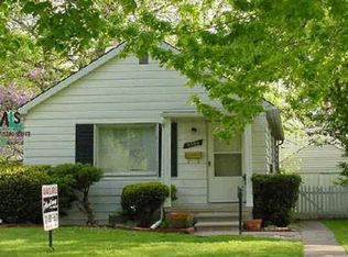 2008 E Ridgemont Rd, Grosse Pointe, MI 48236