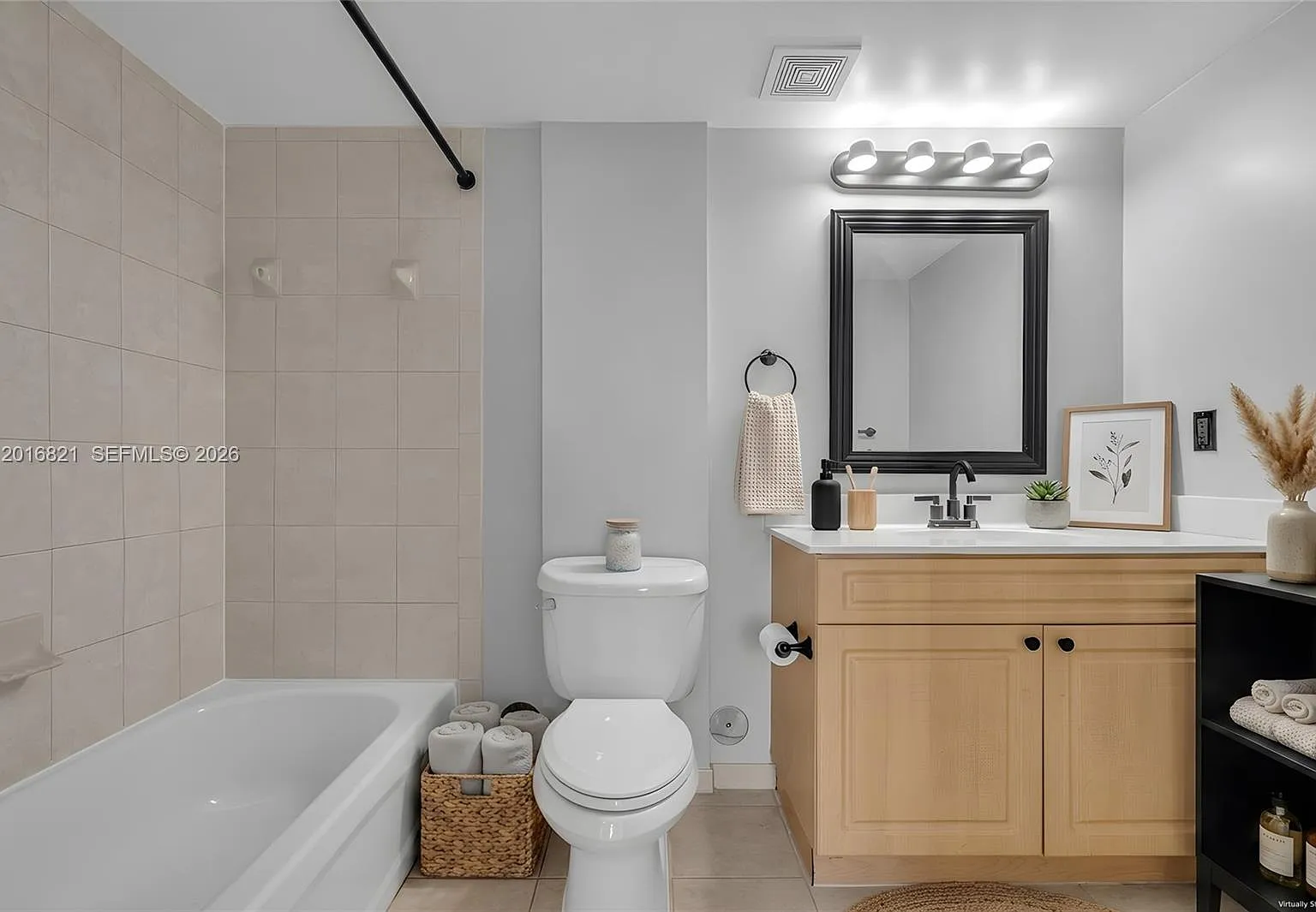 The Citadel Condo — Photo 4