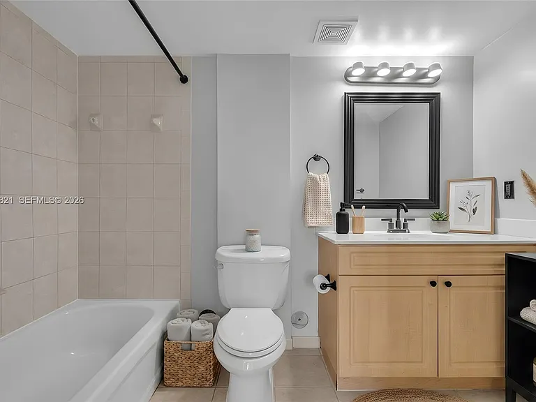 102 SW 6th Ave #201 — Photo 4