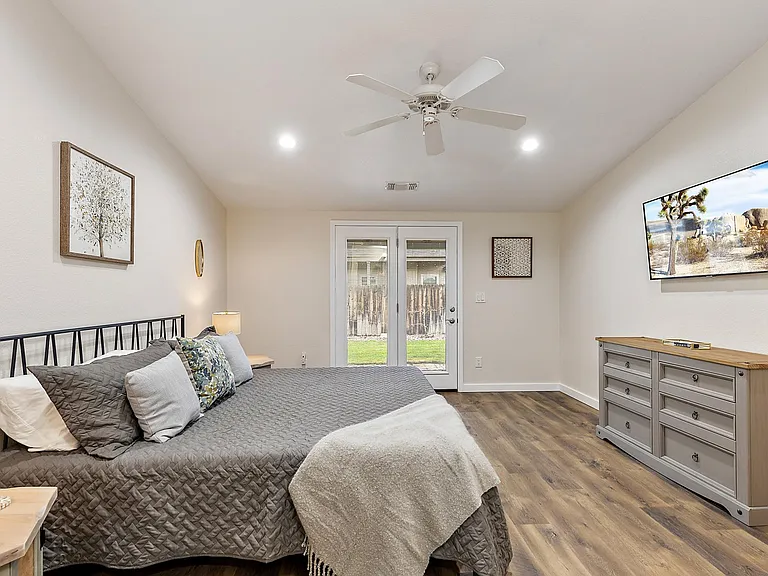 2327 Jeremy St — Photo 31