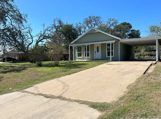 402 Lantana Ln, Pleasanton, TX 78064