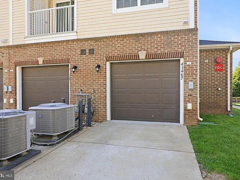 43487 Town Gate Sq — Photo 52