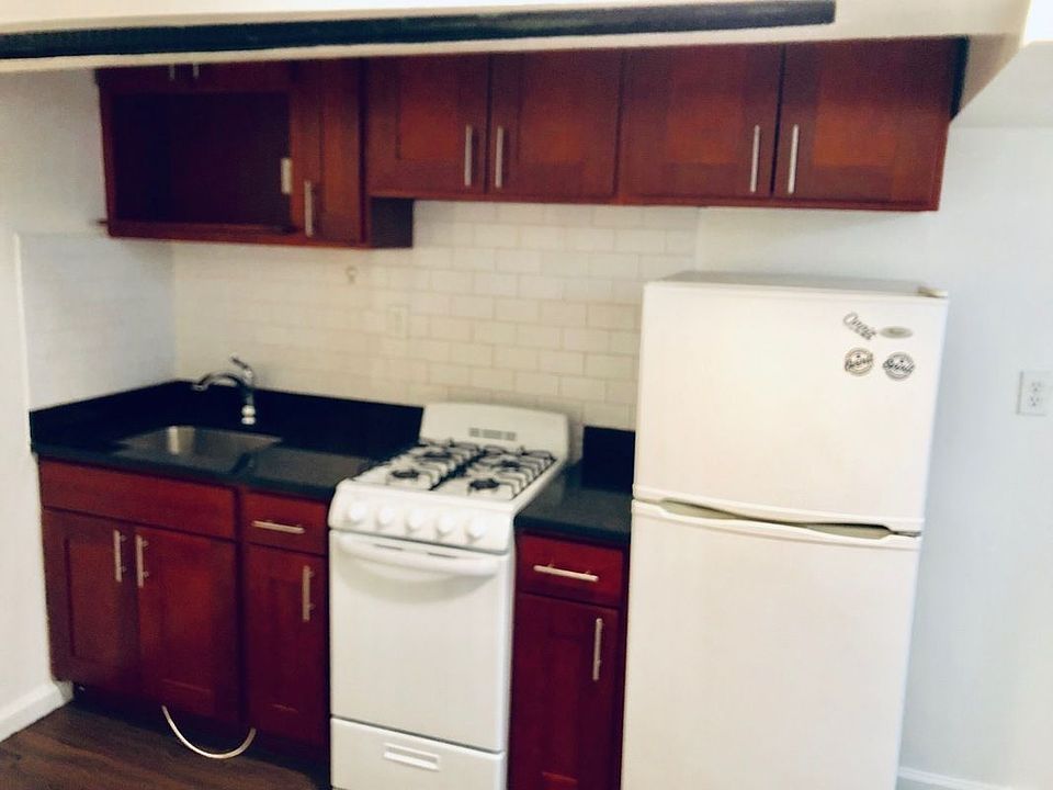 2nd image of 232 W 24th St APT Ge