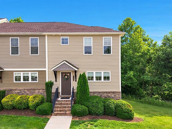 2nd image of 1232 Commonwealth Cir