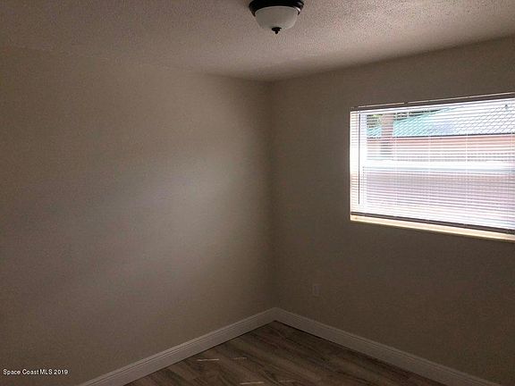 3rd image of 208 Pierce Ave APT 5