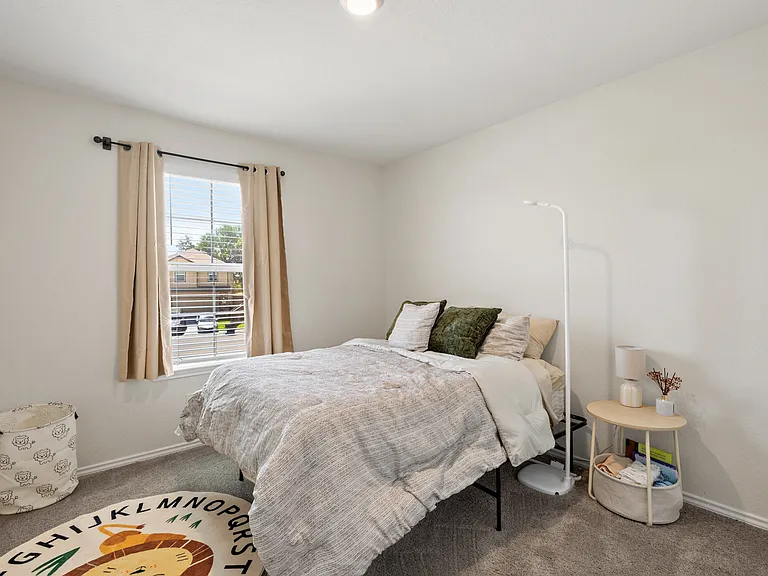 20523 Lorena Xing — Photo 16