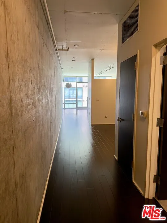 1 bed, 1.0 bath, 860 sqft, $2,695 — Photo 2