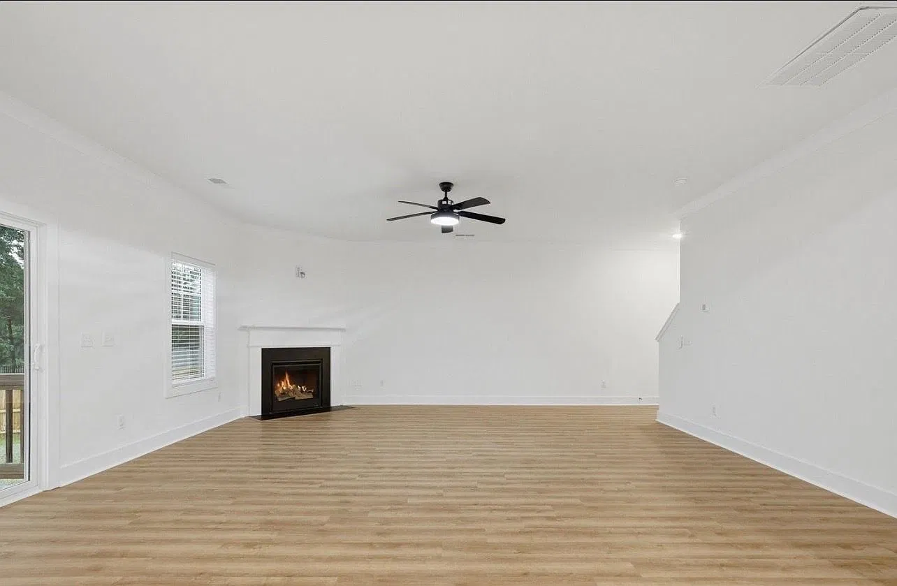 5 bed, 3.0 bath, 3000 sqft, $2,500 — Photo 3
