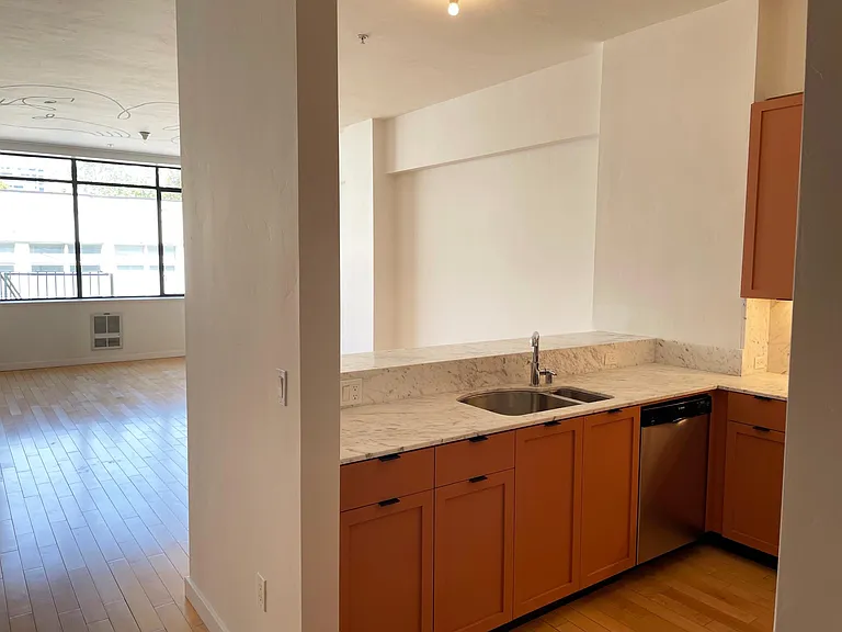 330 13th St #204 — Photo 3