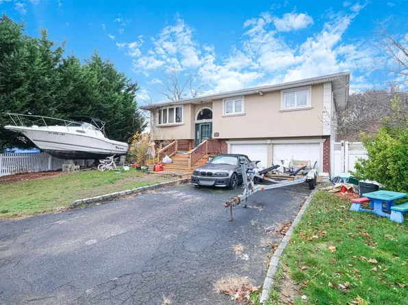 341 Vermont St, Lindenhurst, NY 11757