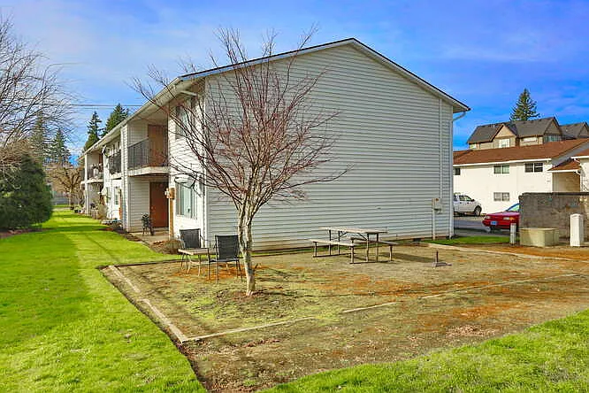 CLEVELAND STATION APTS — Photo 34