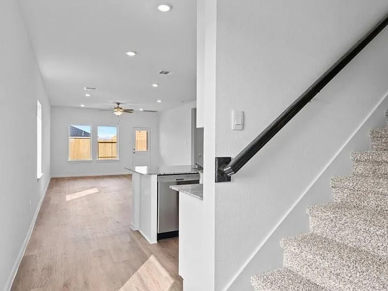 31322 Bentley Pines Dr — Photo 2
