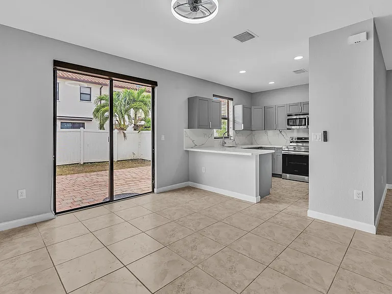 3320 W 90th St — Photo 18