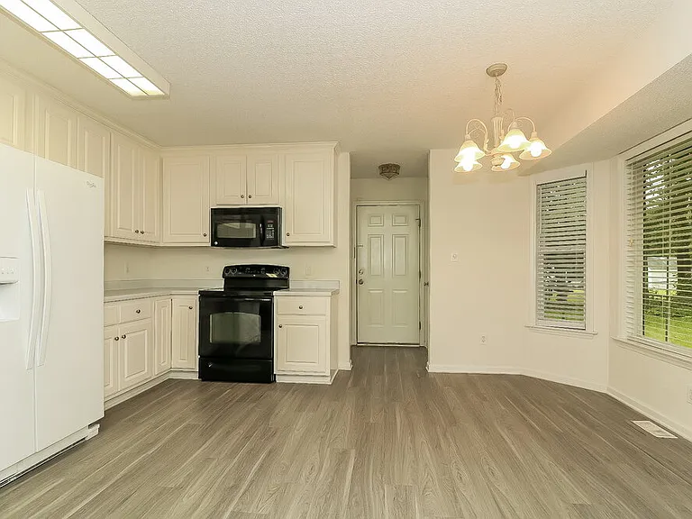 6728 Oviedo Dr — Photo 7