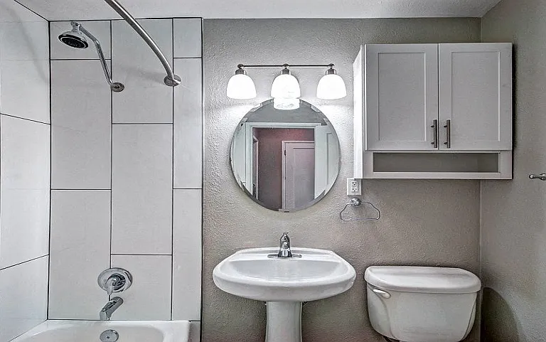 Lock Vista Bathroom