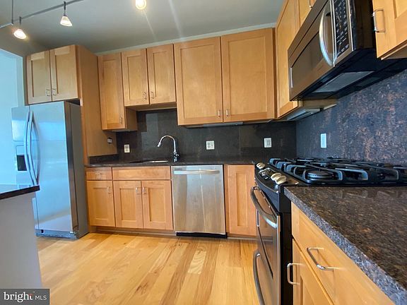 4th image of 2200 N Westmoreland St Unit 403
