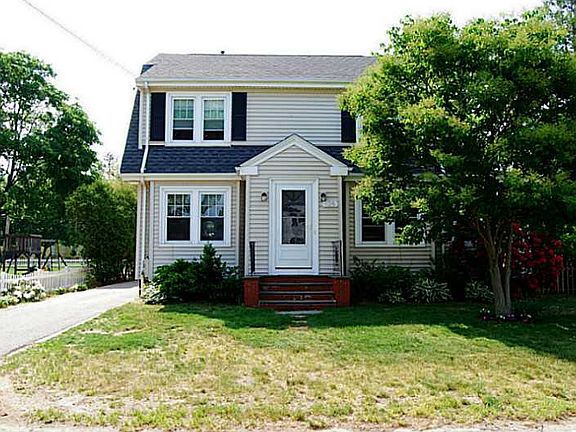 2nd image of 125 Hoyt Ave