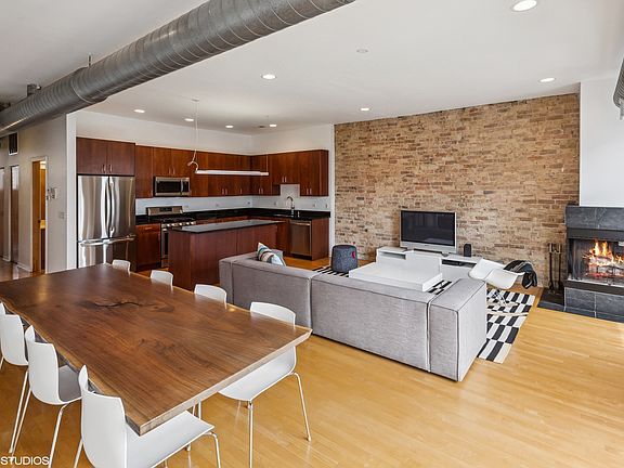 5th image of 1525 N Milwaukee Ave APT 3