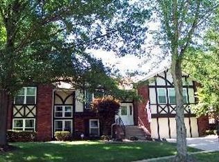 14406 White Pine Ridge Ln, Chesterfield, MO 63017