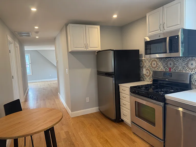 26 Newburg St — Photo 11