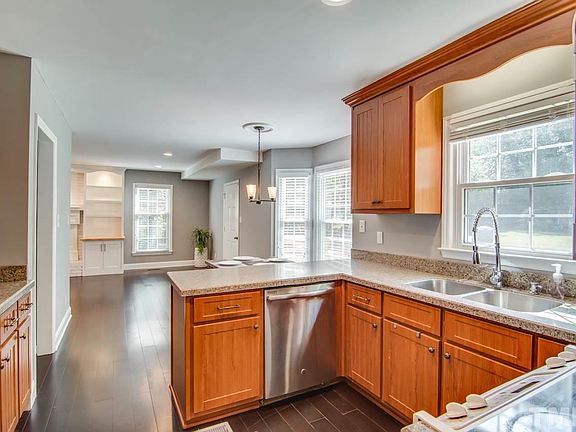 3rd image of 313 Northcliff Dr