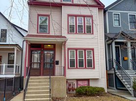 1824 W Farragut Ave
