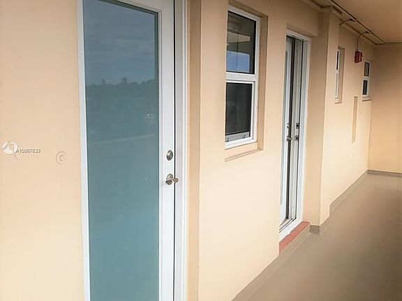 3rd image of 1075 Miami Gardens Dr APT 408