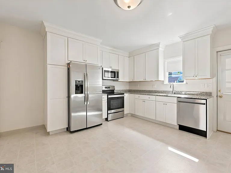 832 N Union St — Photo 8
