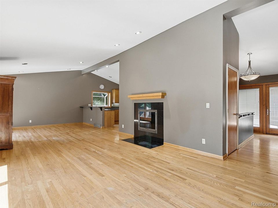 4430 Queens Way, photo 16